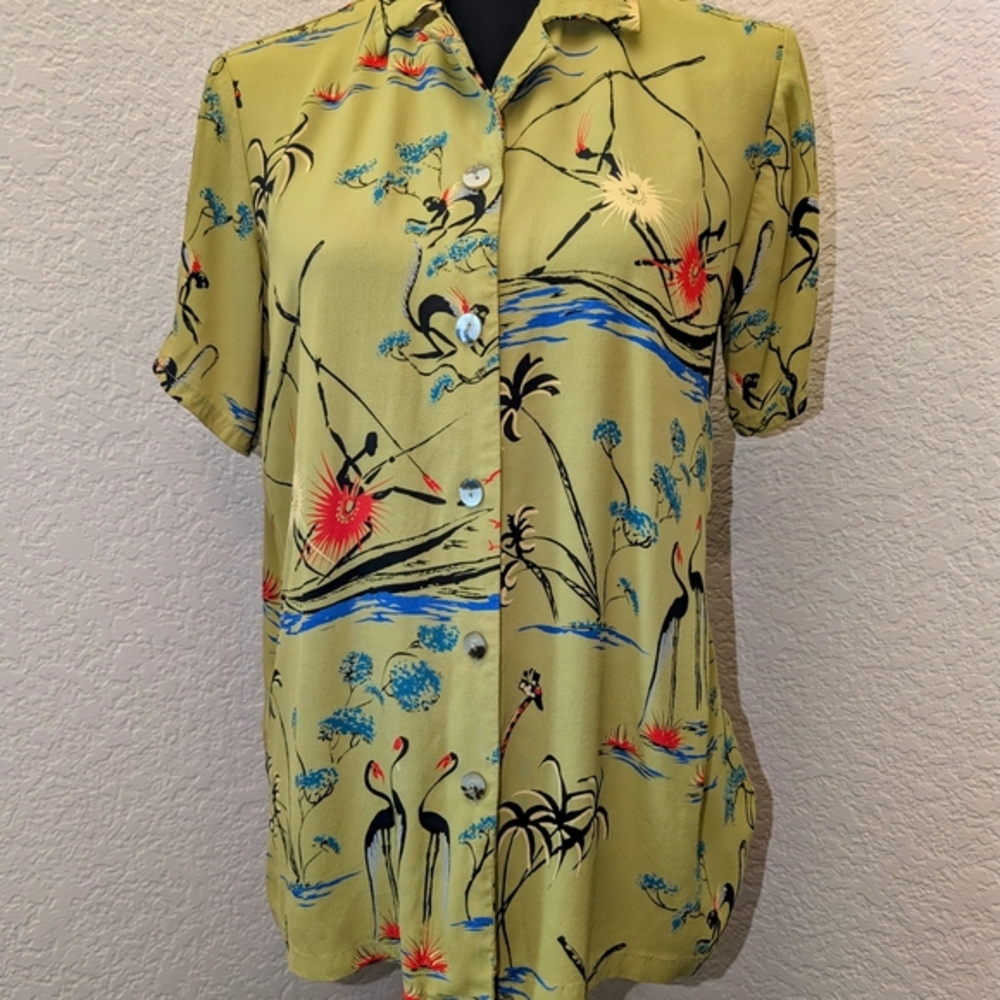 Melrose Studio Women's Size Small; African Fabric Hawaiian Style Button Shirt